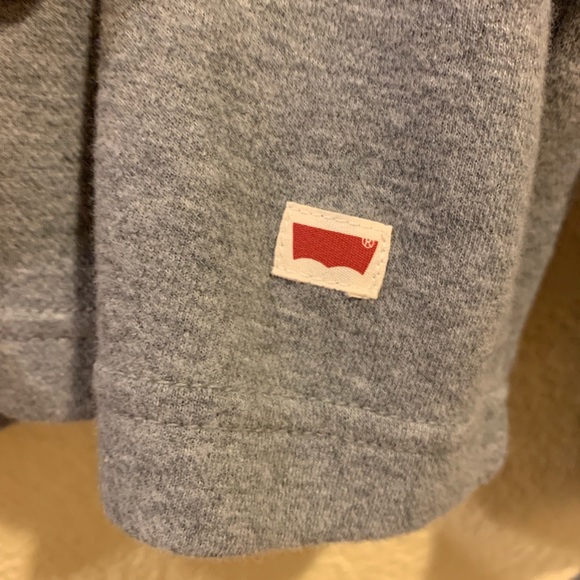 Gray Levi’s crew neck sweater - Picture 4 of 4